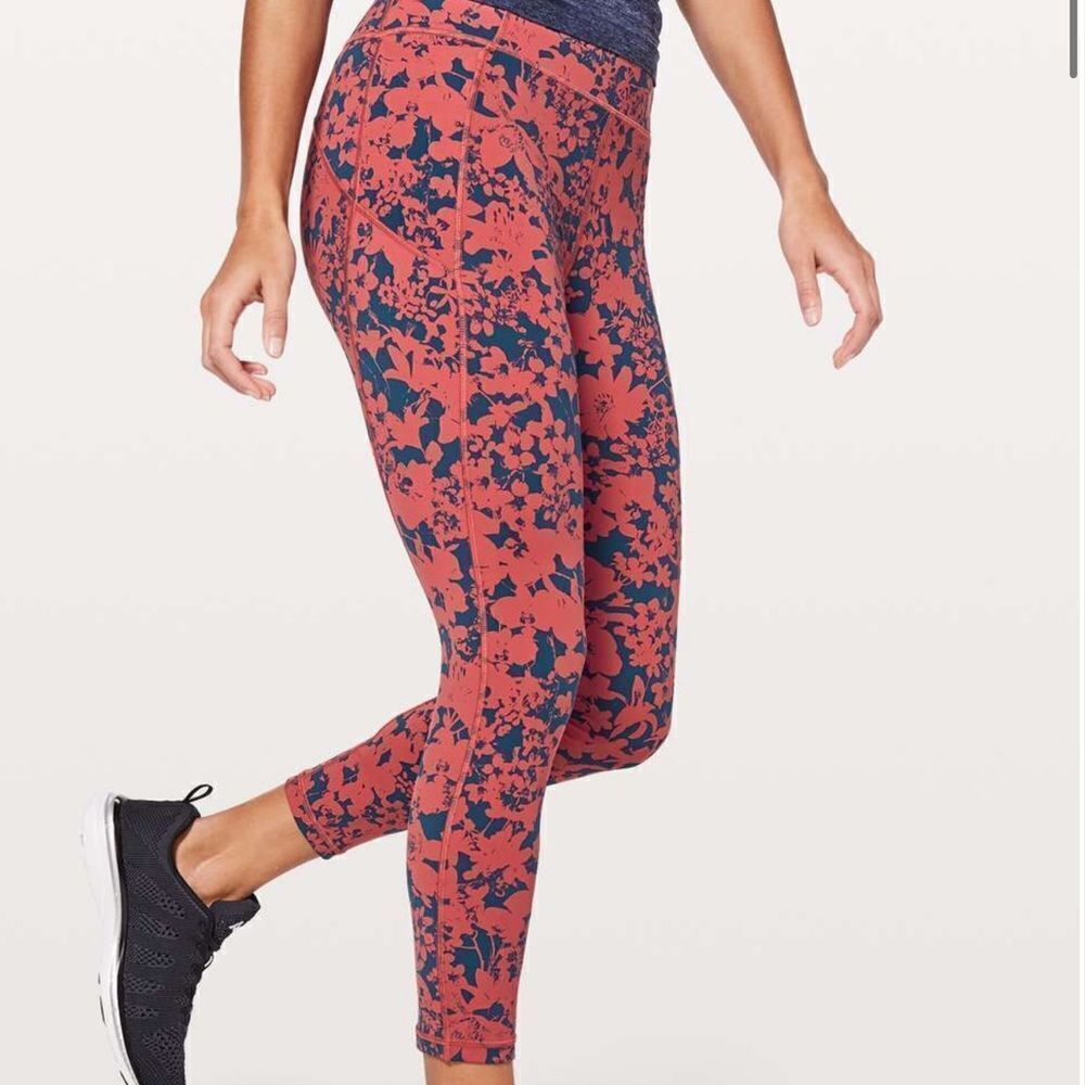 Lululemon Final Lap Crop *23"
Efflorescent Dark Canyon Onyx Blue